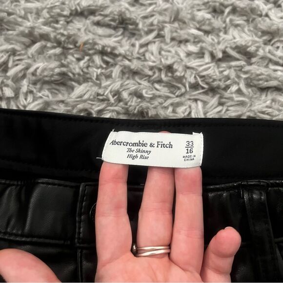 Abercrombie and Fitch Vegan Leather Skinny High Rise Pants size 16 33 - Picture 3 of 4